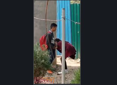 Asyalı Liseliler sokak ortasında sakso sikiş