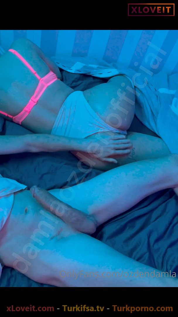 Uykuda Porno Damla özden uyurken azdırılıp sikildi